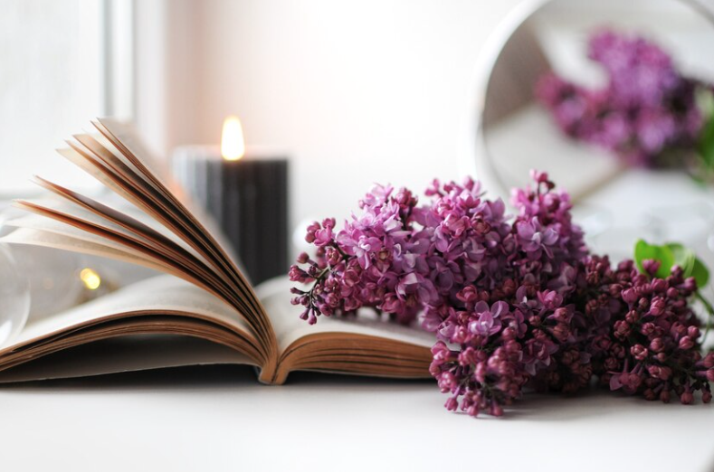 freepik.com:premium-photo:cozy-spring-atmosphere-home-with-lilac-book-candle-blooming-lilac-time_19231528.htm#from_view=detail_alsolike